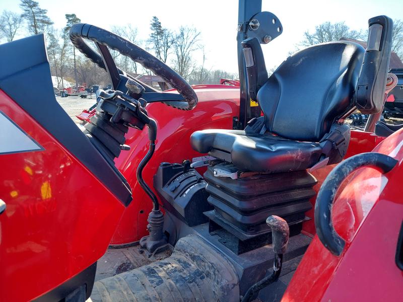 Tractors  Massey Ferguson MF4710 Tractor Photo